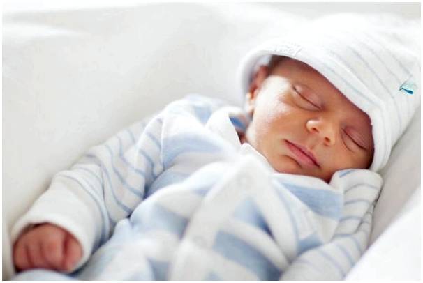 Удобно ли малышам спать с родителями?