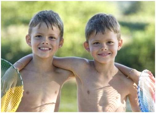 5 распространенных ошибок воспитания близнецов