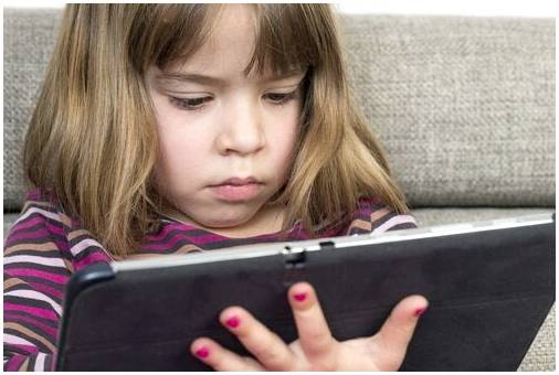 Использование планшетов и смартфонов может привести к травмам детей.