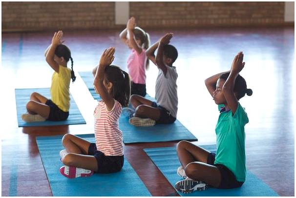 Как йога помогает снизить стресс у детей