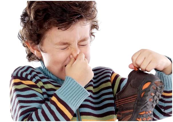 10 советов, как избежать неприятного запаха ног у детей
