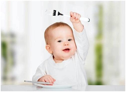 Что делать, если малыш поперхнулся во время еды?