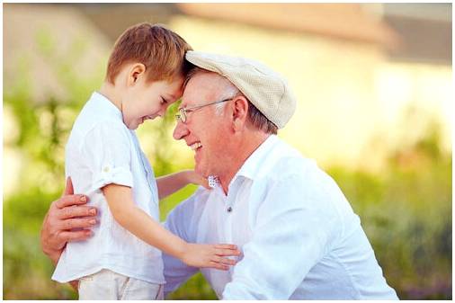 Дедушки и бабушки воспитывают не только внуков, «бабушек и дедушек»