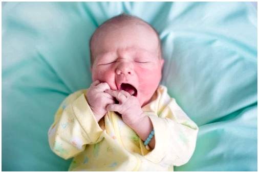 Уход за малышом в первые часы жизни: что ему нужно?
