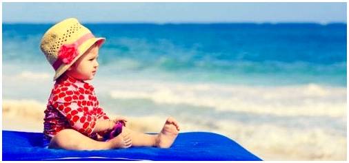 Когда брать малышку на пляж?