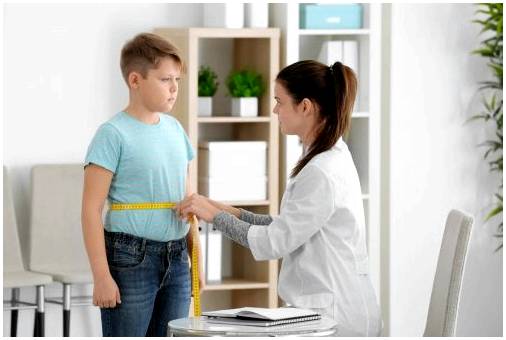 Когда отвести ребенка к диетологу