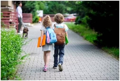 В каком возрасте дети могут начинать выходить на улицу одни?